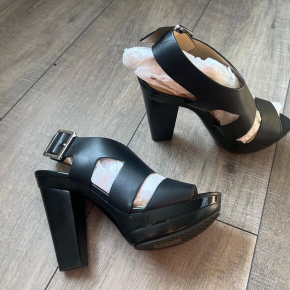 MICHAEL KORS BRAND NEW SHOES WOMEN 7.5 SIZE - Picture 1 of 7